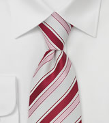 gestreifte Krawatte zum hellgrauen Anzug - sb1640