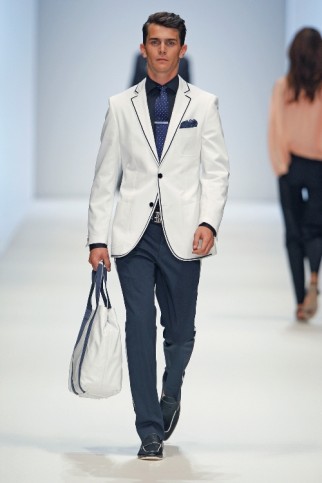 Chanel-Style-Anzug für den Sommer 2011 von BossBlack