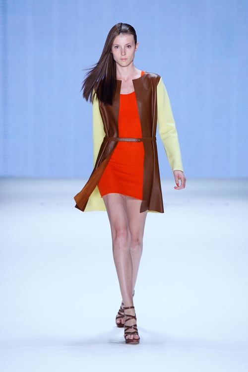 Rotes Kleid bei Allude at MBFWB_SS2011_054