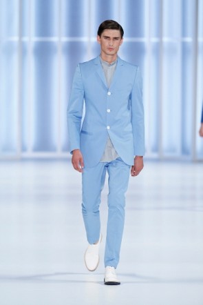 Hellblau in Männermode für den Sommer 2012 von HUGO bei der Fashion Week Berlin Juli 2011