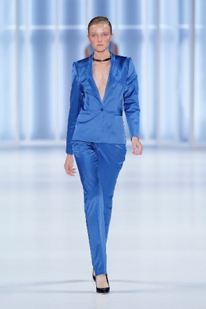 glänzendes Blau bei HUGO zur Fashion Week Berlin 2011