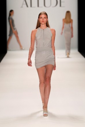 kurzes Kleid von Allude bei der Fashion Week Berlin 2011