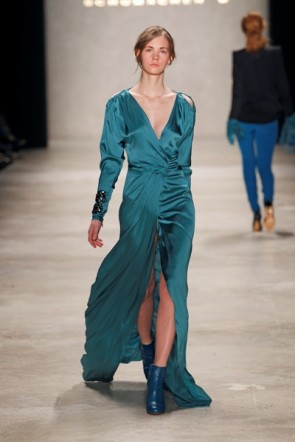 Dorothee Schumacher - Kleid lang blau zur Mercedes Benz Fashion Week Berlin 2012