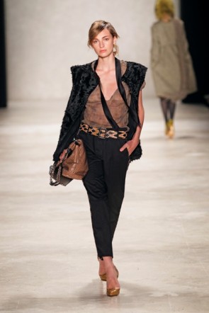 Dorothee Schumacher - betonte Schultern bestimmend zur MB Fashion Week 2012