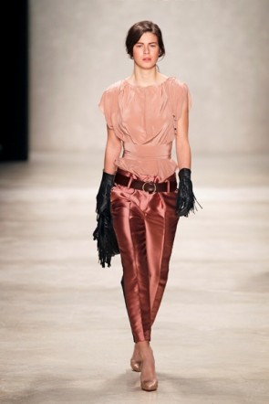 Dorothee Schumacher - seidiger Glanz und schmale Taille - MB Fashion Week 2012