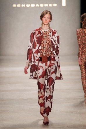 Dorothee Schumacher zur MB Fashion week 2012 mit einem ihrer seltenen floralen Muster