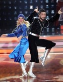 Stefanie Hertel bei Lets dance 2012 im ABBA-Kostüm mit Sergiy Plyuta - Foto: (c) RTL / Stefan Gregorowius